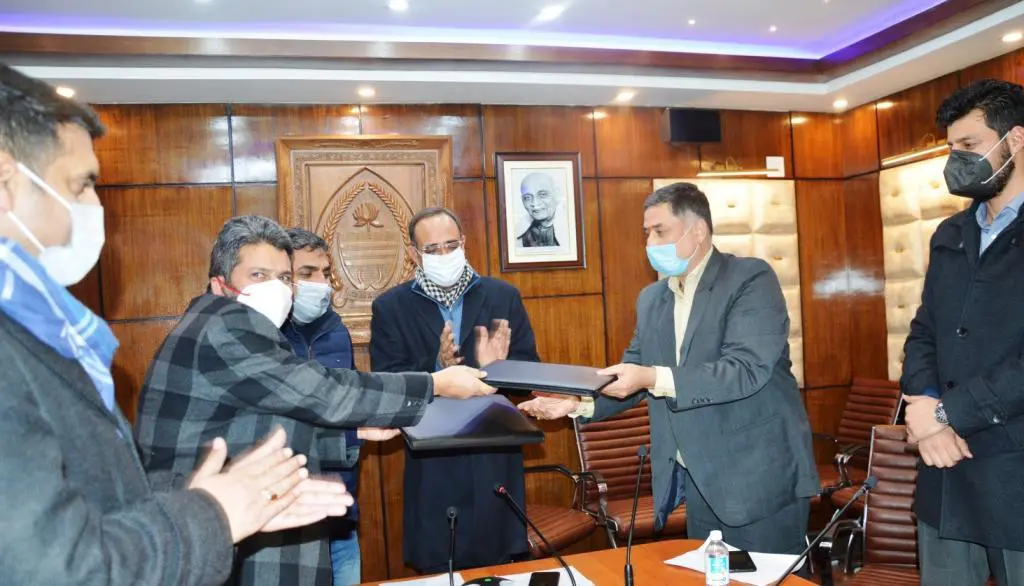 J&K raises Rs 11000 cr loan